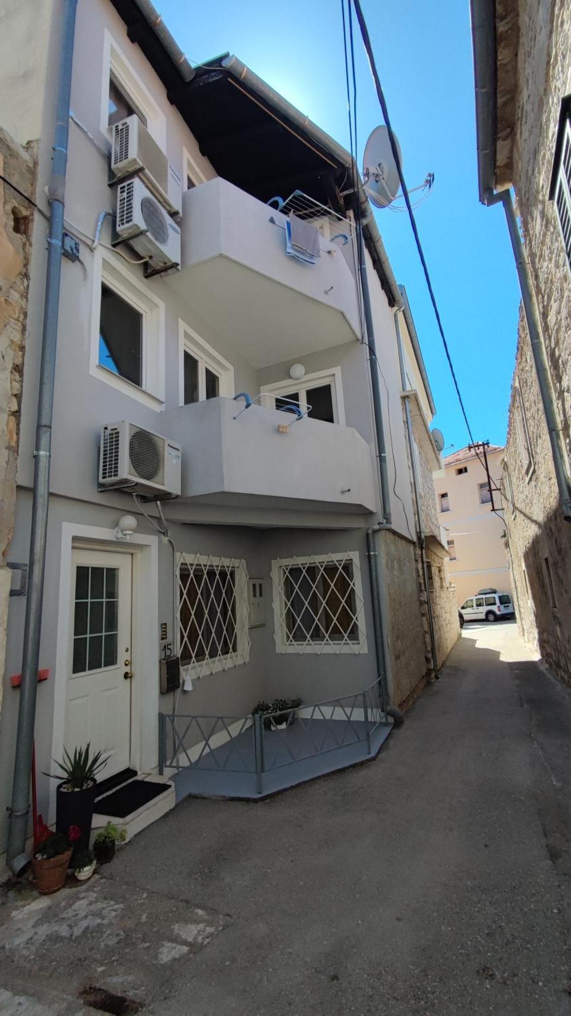 Apartments Marin Tisno Exterior photo